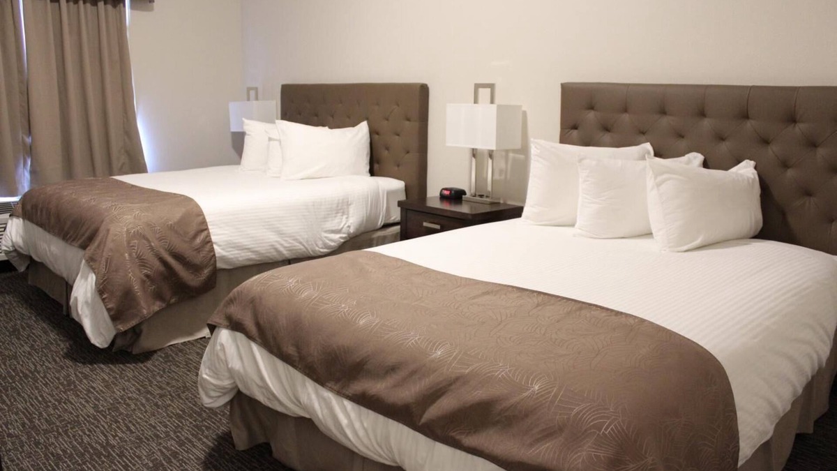 Macklin Hotel | Prairie Moon Inn & Suites Macklin