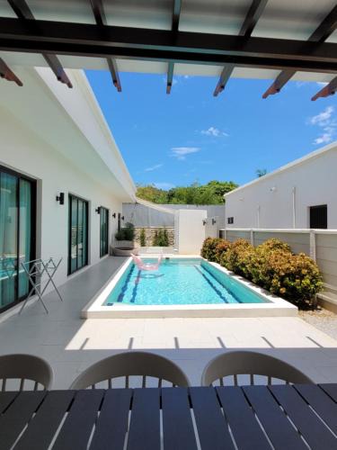Wang Pong Villa | Pranatarn Pool Villa Coral Color