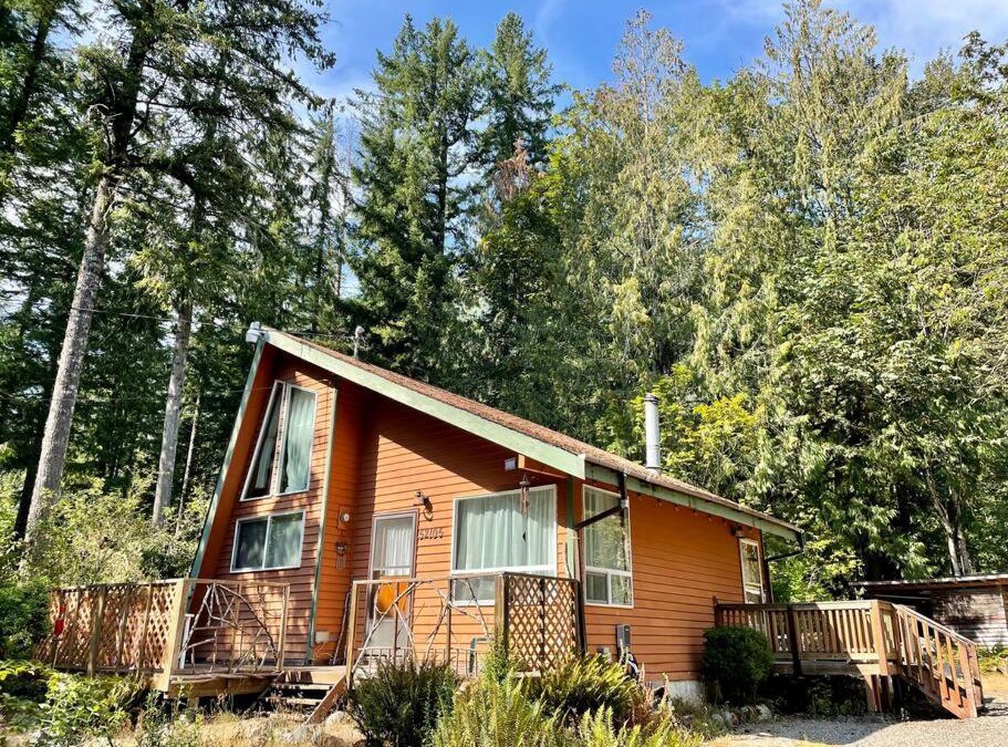 Index Ski Chalet | Prancing Pony - Cabin in the Cascades