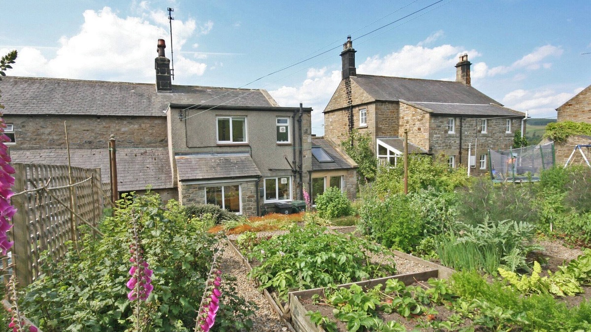 Greenhaugh Cottage | Pretty stone cottage in the picturesque village of Greenhaugh only 4. 5 miles from Bellingham .
