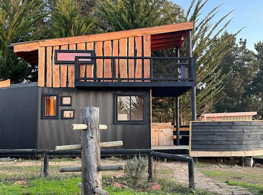 Cobquecura Villa | Preciosa mini-casa-bote bien ubicada y linda vista
