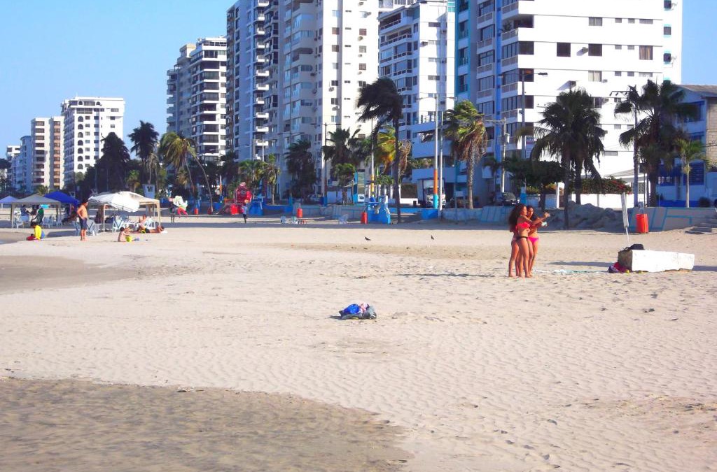 Salinas Apartment | Preciosa Suite "Suiza", 1 cuadra malecon & playa