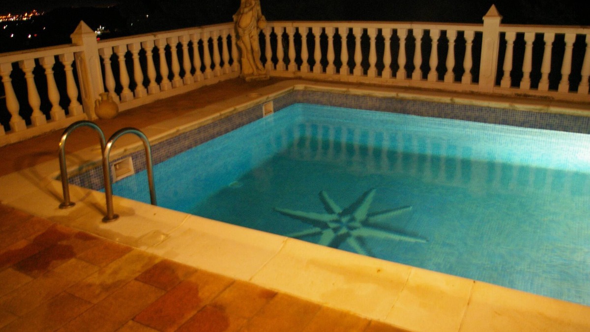 Gilet Ski Chalet | Precioso Chalet con Piscina y Vista Impresionante