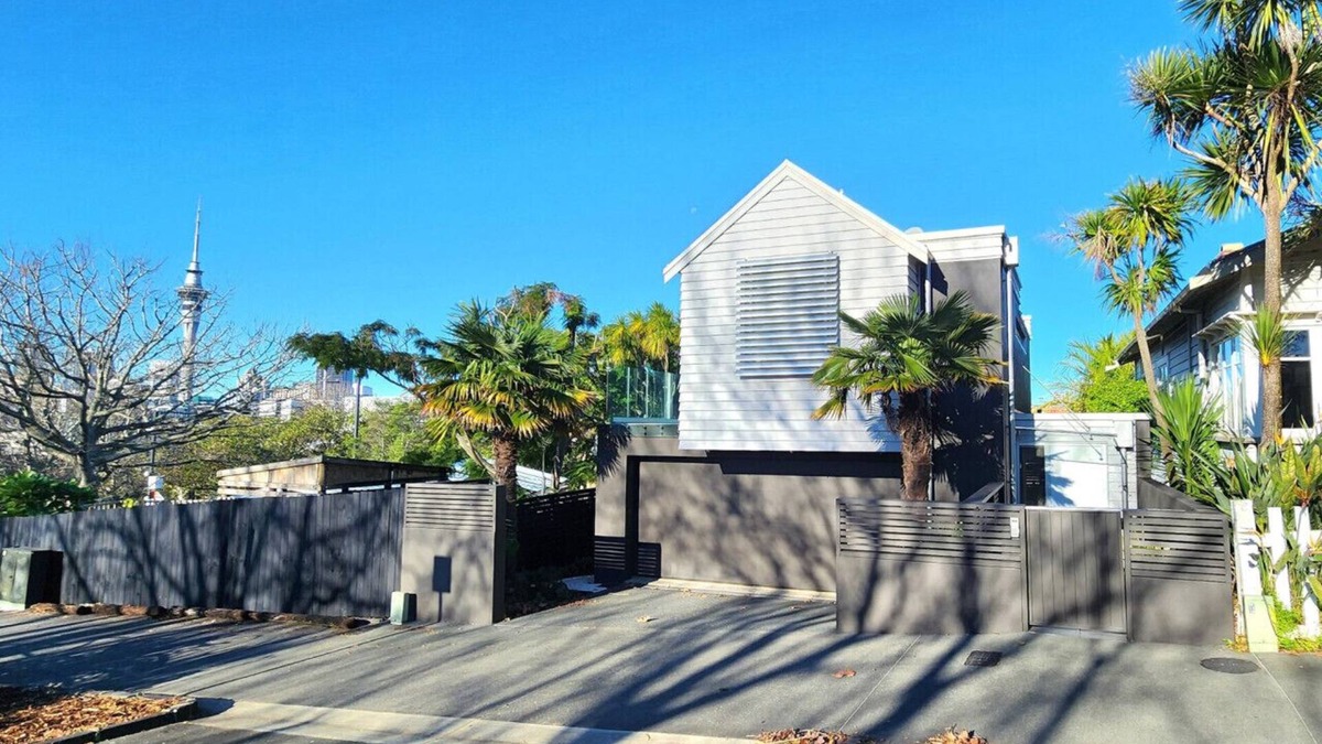 Freemans Bay House | Premium Abode with Plunge Pool steps to Ponsonby