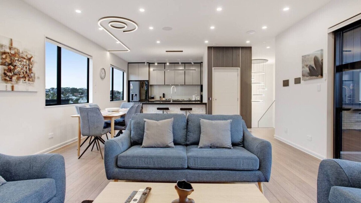 Orakei House | Premium Abode with Lift and Water Views