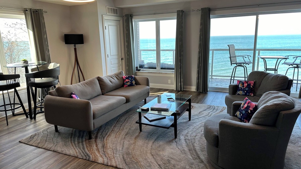 Geneva Condo | Premier 2 br/3ba Lakefront condo Sleeps 4 Also has Lakeview from Master Bedroom