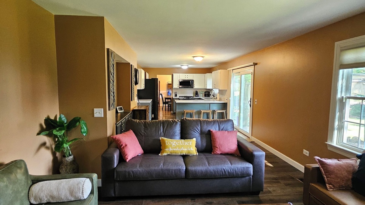 Gurnee House | Premier 4BR/2.5BA Home: Across from Great Wolf Lodge & Mins to Six Flags, I-94!