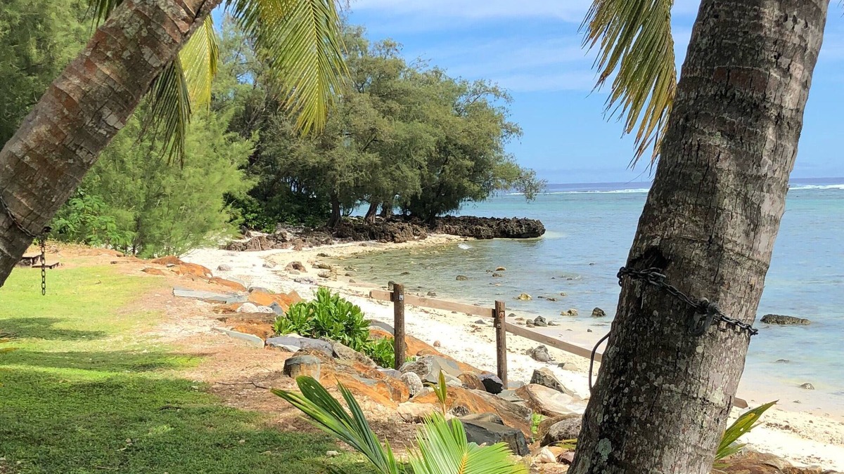 Nikao Tapere House | Premier and Stunning Beach Front Location UNIT 4