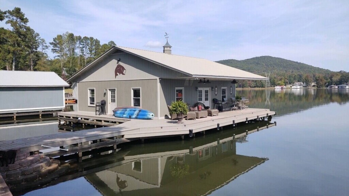 Groveoak Apartment | Premier Host 5 Star Review Lake Guntersville-Boom System-NO eel grass swim area
