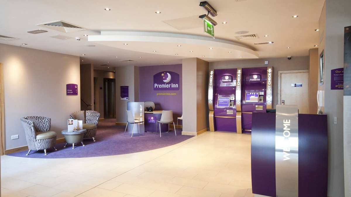 Fort William City Centre Hotel | Premier Inn Edinburgh Airport - M9 Jct1