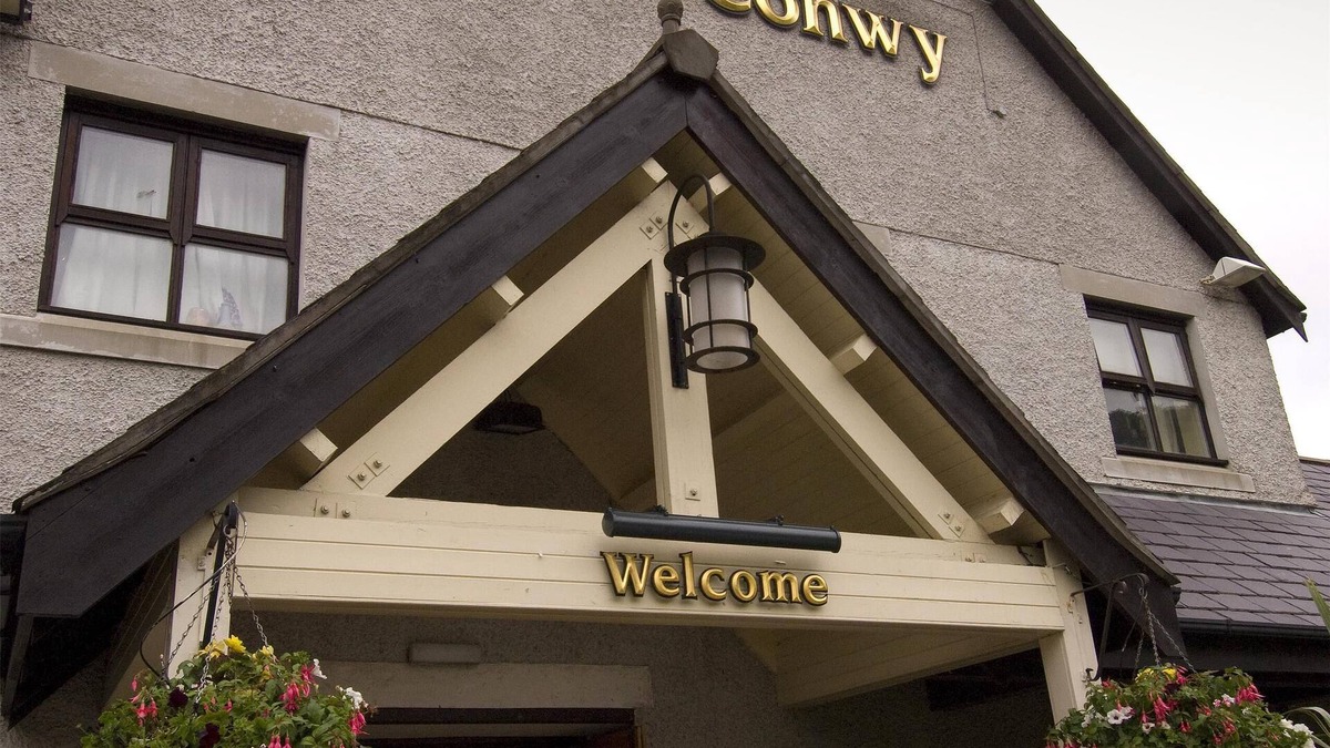 Colwyn Bay Hotel | Premier Inn Llandudno - Glan-Conwy