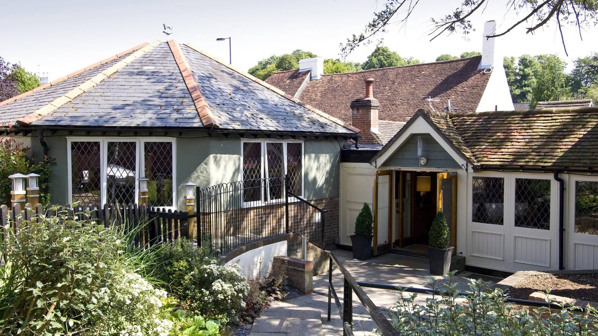 Horndean Hotel | Premier Inn Portsmouth - Horndean