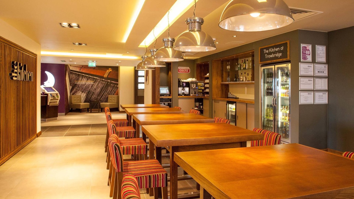 Trowbridge Hotel | Premier Inn Trowbridge