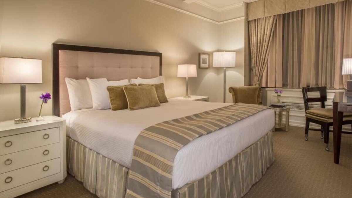 Warwick Apartment | Premier King Room Near Warwick Skate Park NYC