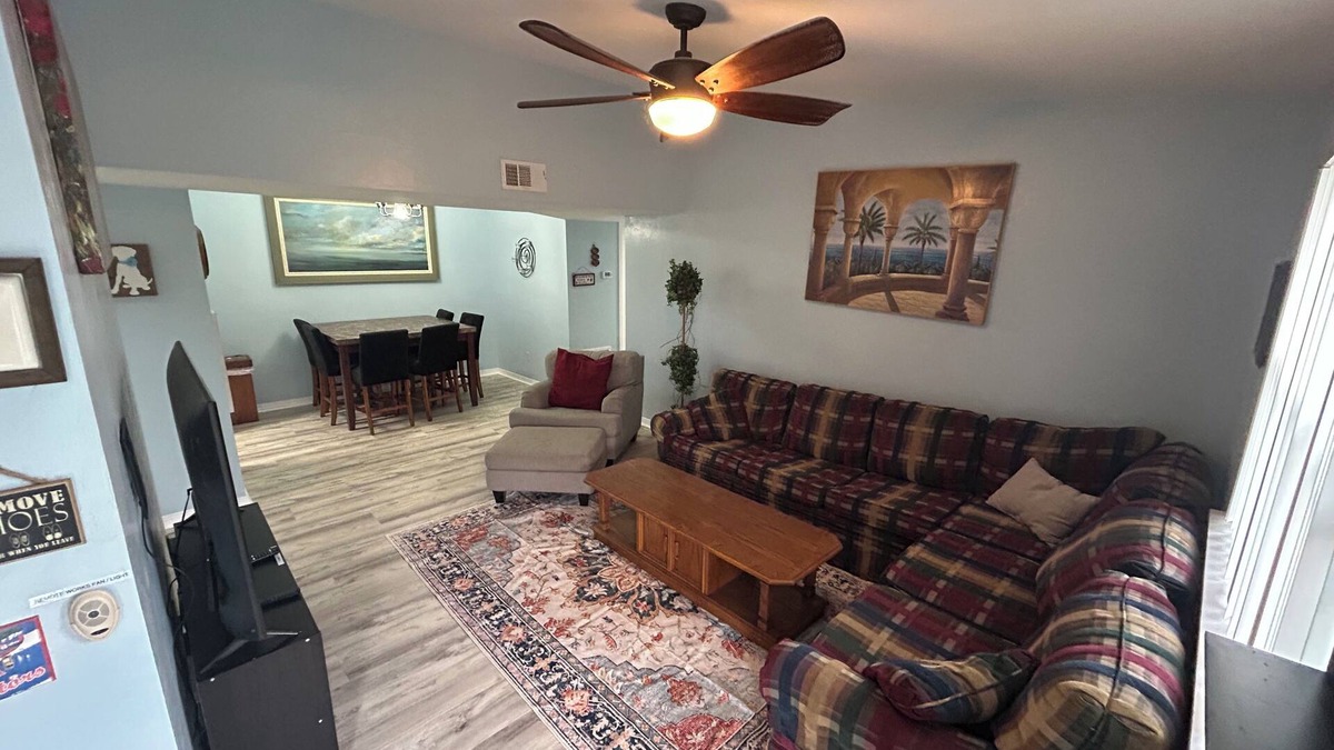 Gainesville Condo | PREMIER LOCATION - UF/Shands/Gainesville. Closest Condo to Campus!