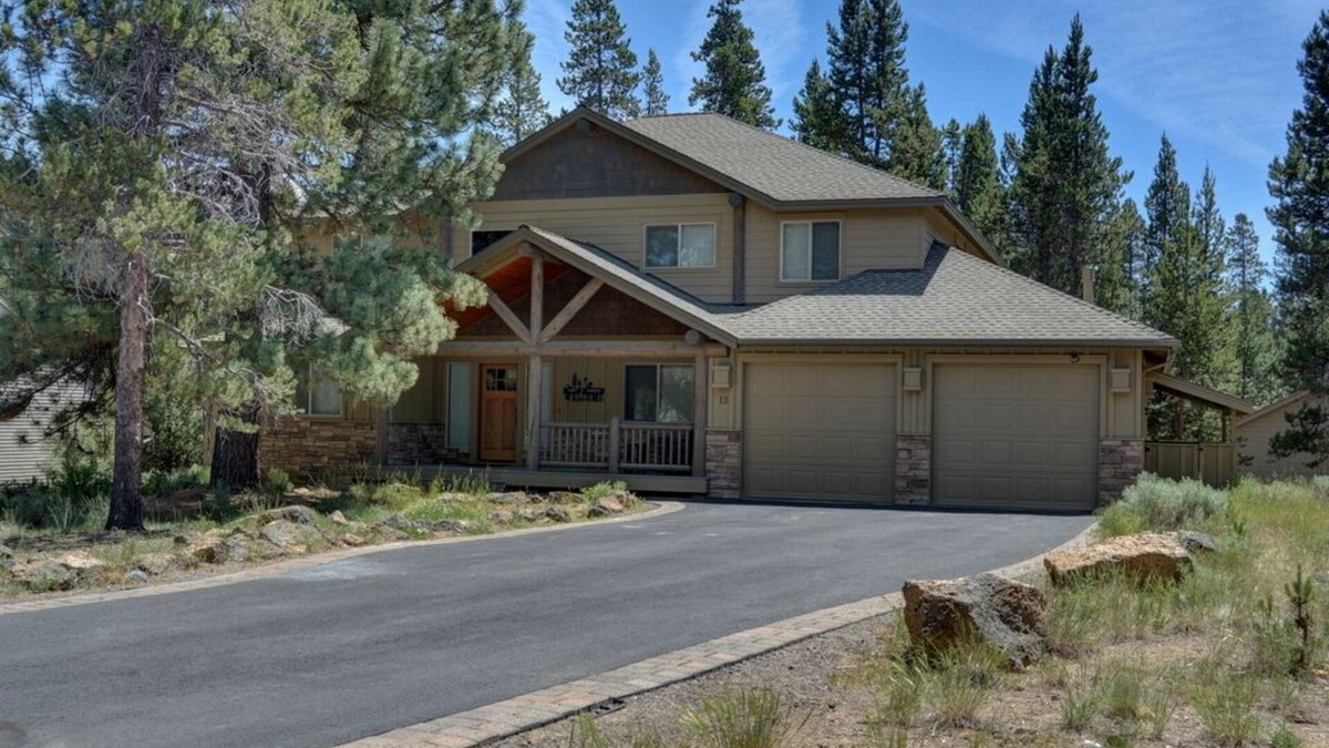 Deer Park House | Premier Luxury Home: 7 BR/8 BA/Hot Tub/Game Room/Free Nights/Level 2 EV Charging