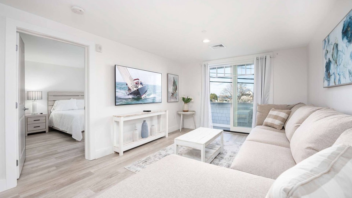 Plymouth Cultural District Apartment | Premier Ocean View Corner Condo (850S.F.)