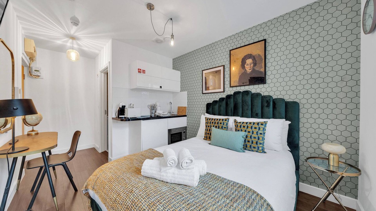 Barbican Apartment | Premier Studio Bliss: Your Perfect Central Stay!