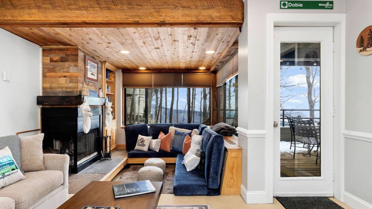 Wintergreen Condo | Premiere Two bedroom getaway Slope Side Wintergreen Resort Condo
