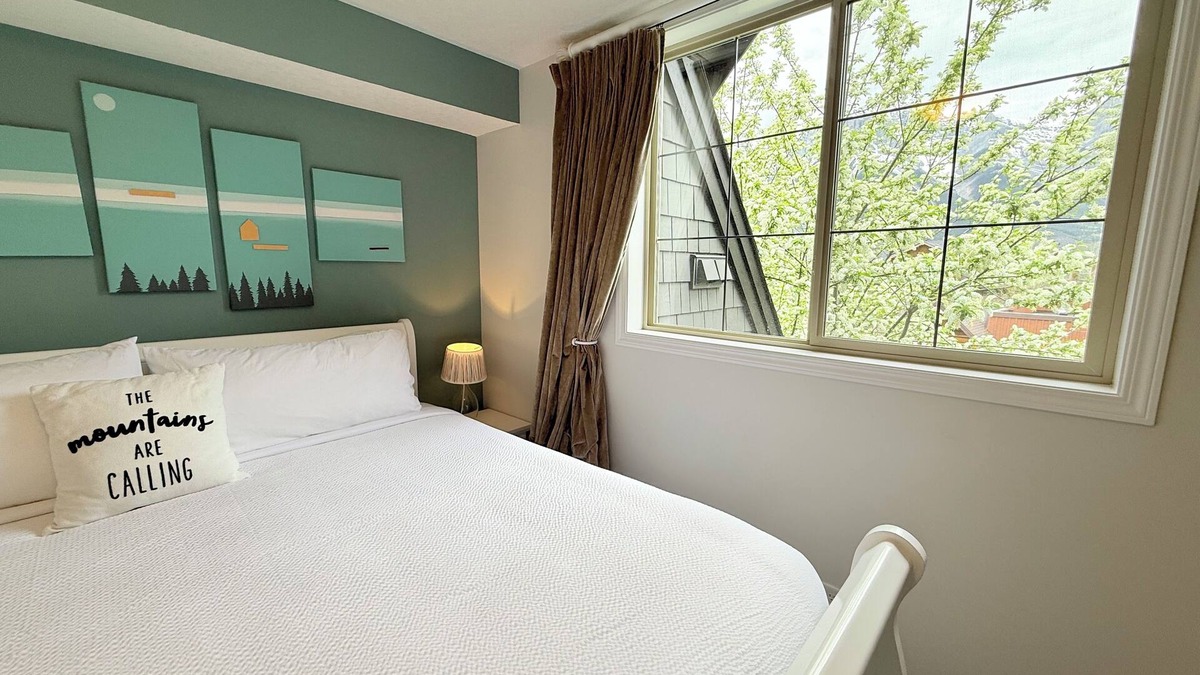 Canmore Condo | Premium 2-Bedroom Townhouse, Mountain Views & Kingsdown Gold Mattress, Pet Free.