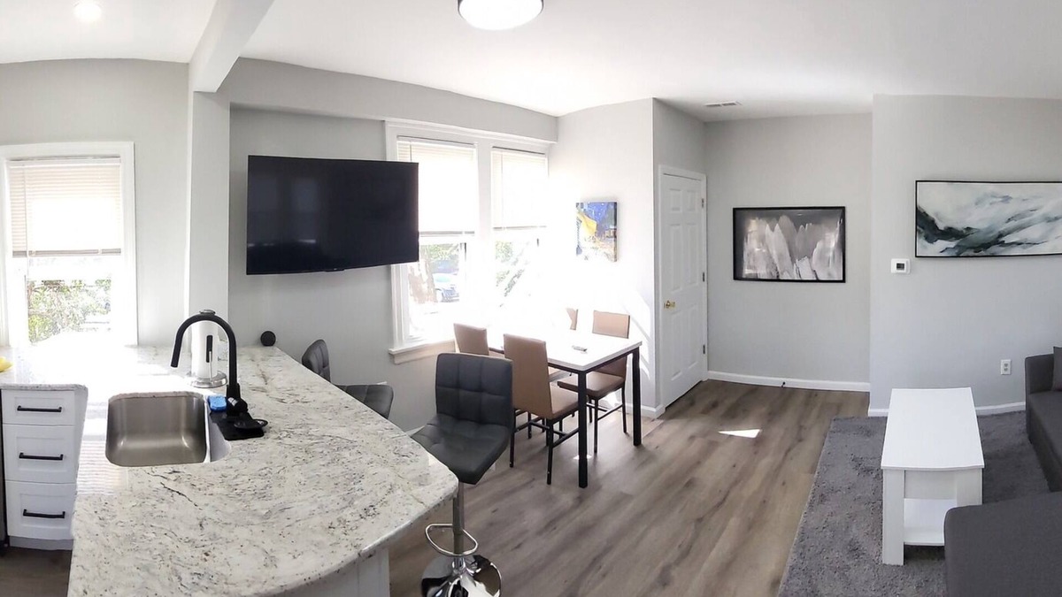 Runnemede House | Premium 2BR+Workspace, Near 5 Hospitals & Ctr City