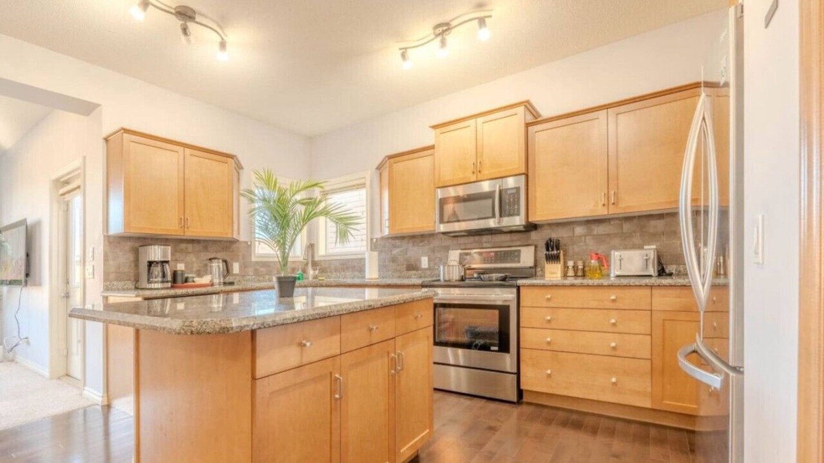 Southwest Calgary House | Premium 4 bedroom house