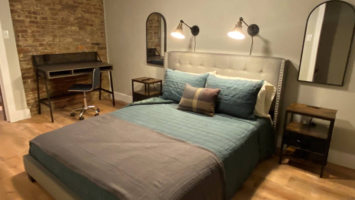 Greensburg Apartment | Premium Accommodations for up to 6 people in the heart of Downtown Greensburg
