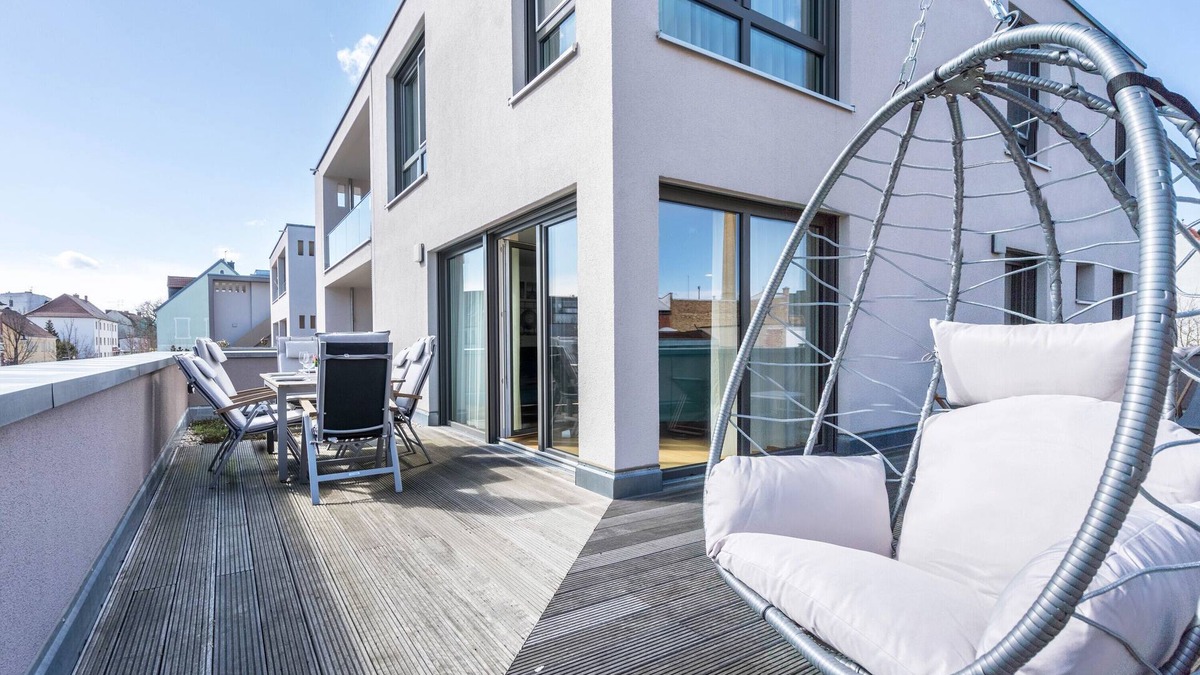 Finsterwalde Apartment | Premium Apartment 'Ernst' 150m², 3 bedrooms, central location, balcony
