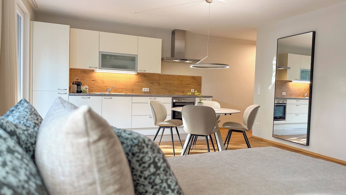 Seekirchen Markt Apartment | Premium Apartment ONE: Your retreat with exclusive flair and private terrace