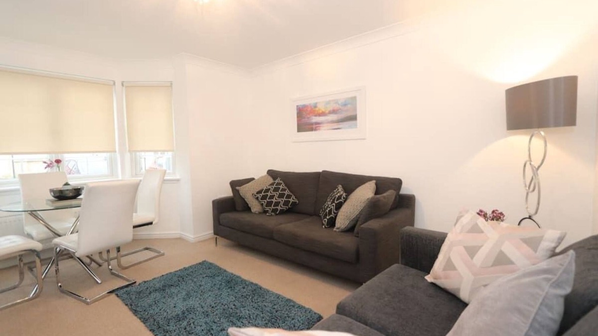 Duloch Apartment | Premium ground floor 2 bedroom apartment - Fast WiFi