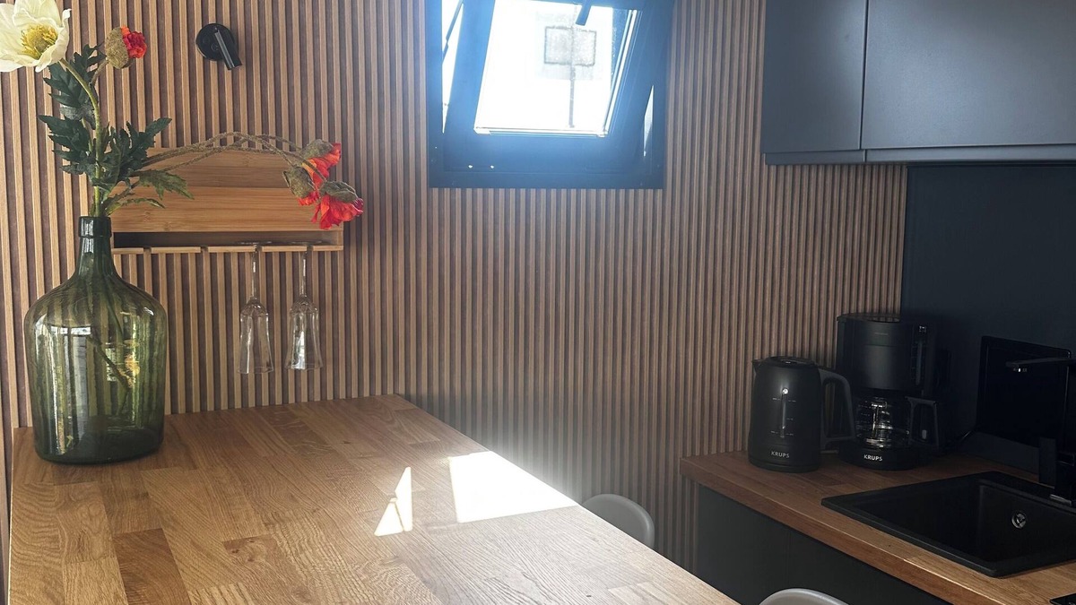 St. Andreas Boat Rental | Premium houseboat water villa