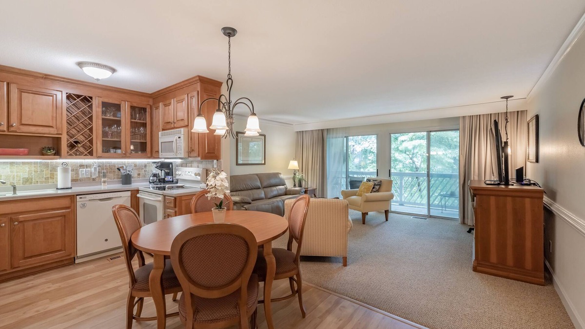 Kingsmill Condo | Premium Lakeview 1 BR in Kingsmill Resort-Clean- Shuttle to Grand Illumination