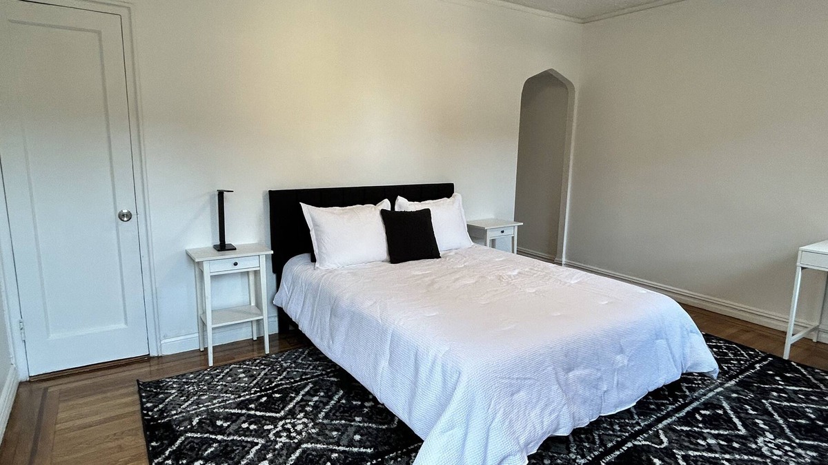 Tremont Apartment | Premium Mount Hope Apartment - 30 Mins from Midtown