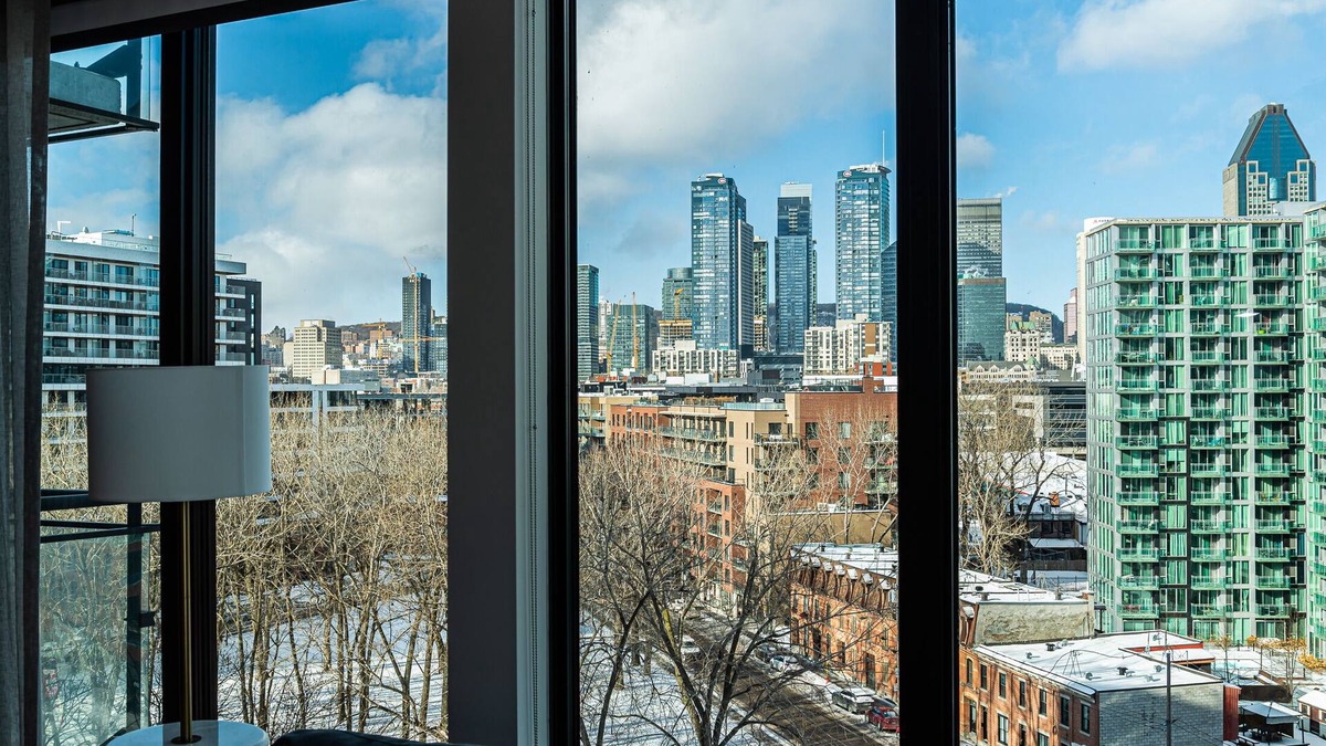 Griffintown Apartment | Premium Plus – City View