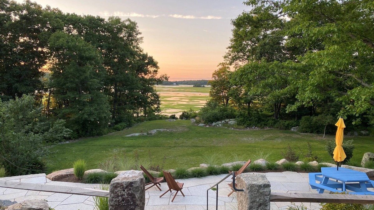 Gloucester House | PREMIUM PROPERTY - Private 2-Acre Retreat - MODERN 4 Bedrooms - See Video Tour