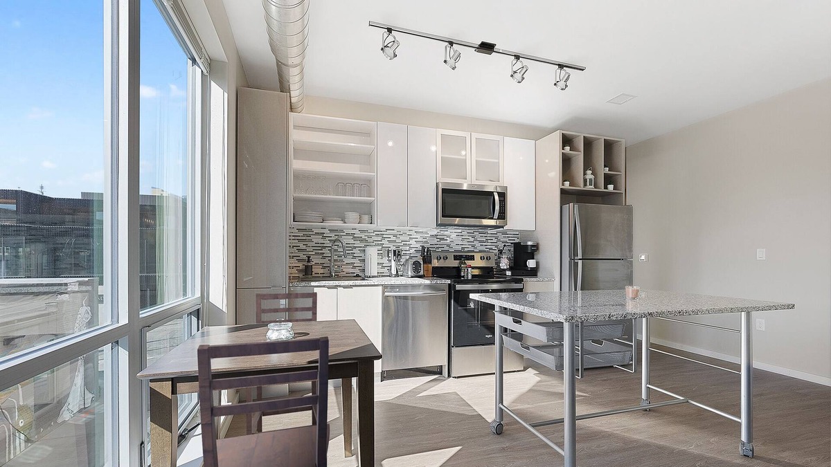 Crossroads Arts District Condo | Premium Quality Residence with Impressive Insta-Worthy Features 360