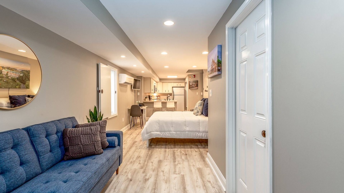 Abingdon Apartment | Premium Studio in Historic District, Walking Distance to Restaurants & Shops!