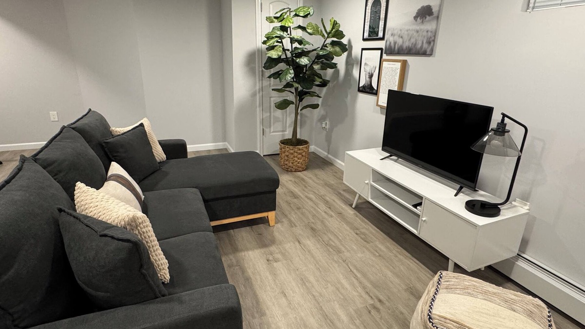 Alden Manor Apartment | Premium Studio Suite - 10 min. walk to UBS Arena & Belmont Park