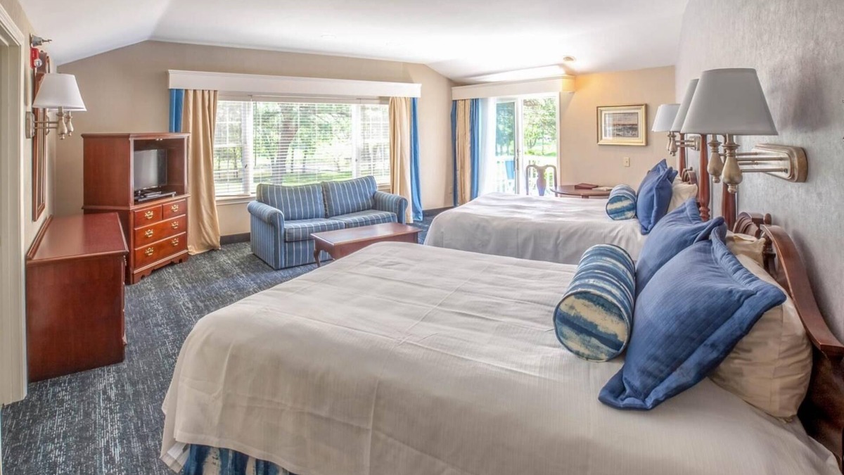 South Yarmouth House | Premium Suite 2 Queens at Blue Rock Resort, Outdoor Pool, Golf Course Nearby