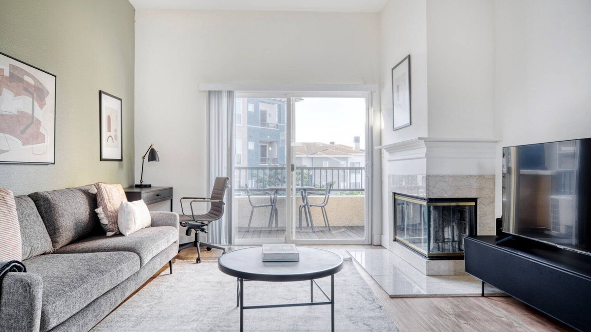 Sunnyvale Apartment | Premium Sunnyvale 1BR w/Gym, Sauna & W/D, nr 101 & 237, by Blueground