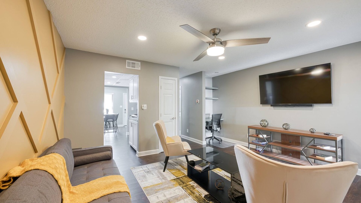 Peachtree Corners House | Premium Townhome #2 w/2 King Beds & Luxury Baths