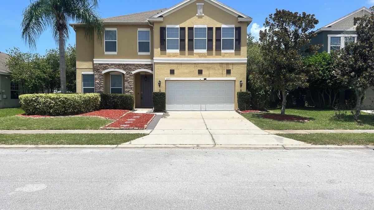 Eustis House | Prepared to be impressed! Welcome home! 7 bedroom 4 bathroom with HEATED pool!