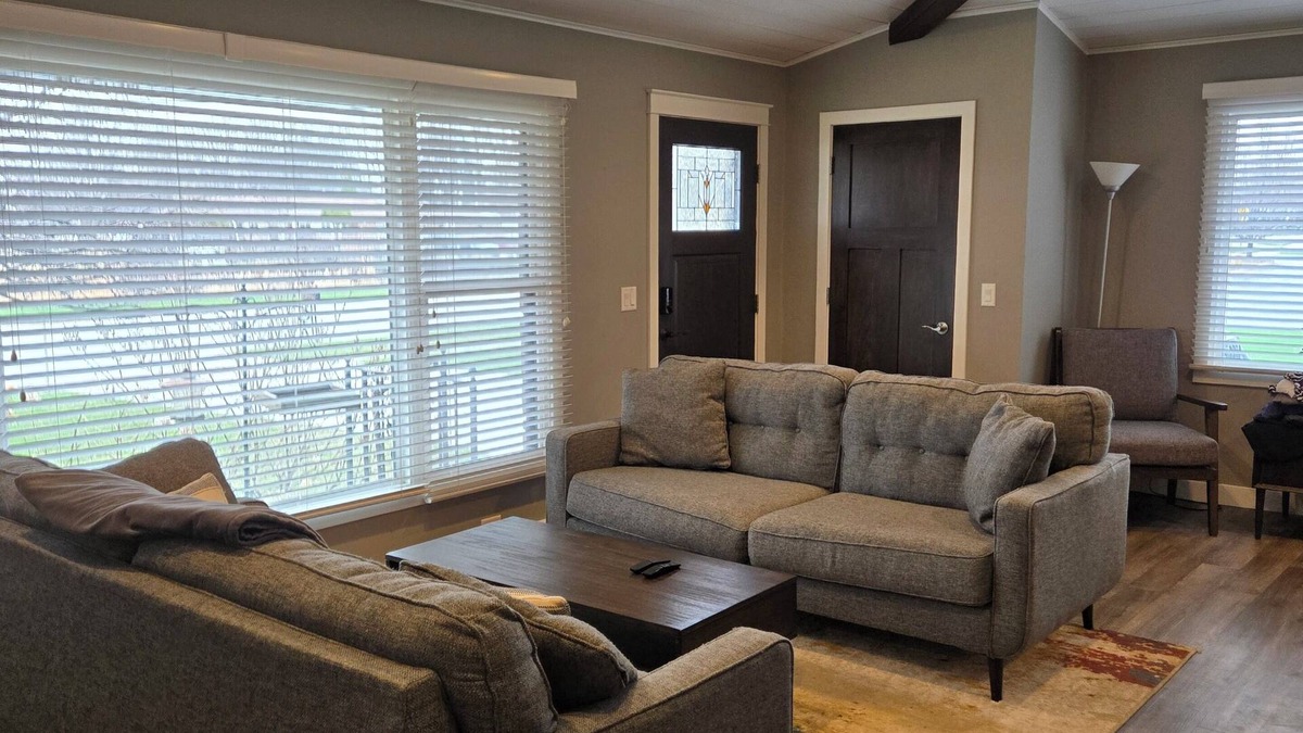 Appleton House | Prepared to be WOWEd by this 3 bedroom perfectly located house in Appleton.