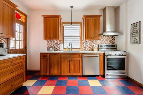 Goose Hollow House | Preserved 1907 Classic 2BR - 92 WalkScore