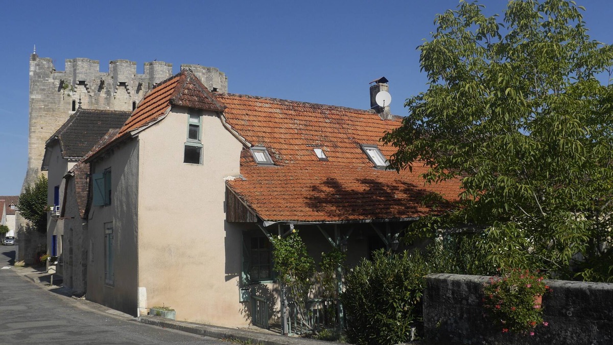 Rudelle House | Preserved, authentic house on the edge of a park in a Bastide in the Lot department