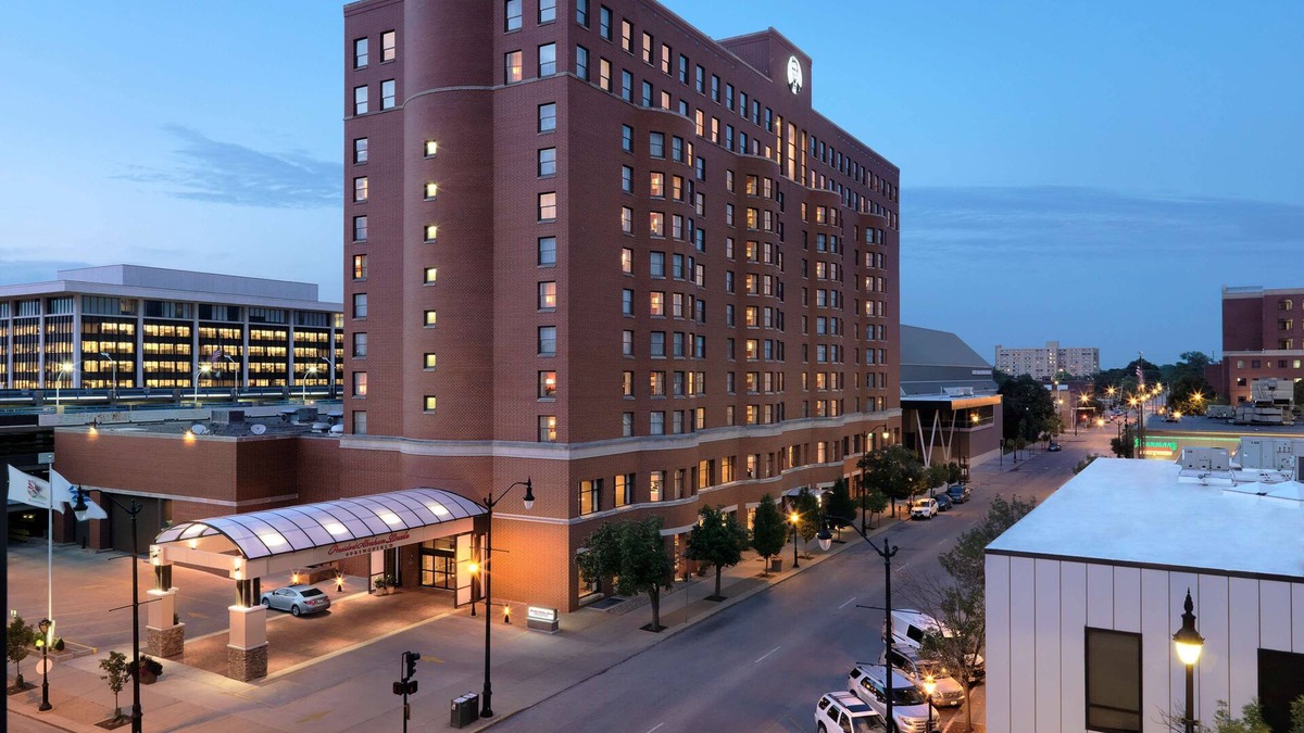 Downtown Springfield Hotel | President Abraham Lincoln Springfield - DoubleTree by Hilton