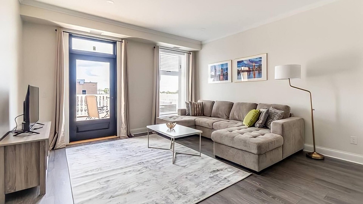 Smiths Falls Apartment | Presidential Suite