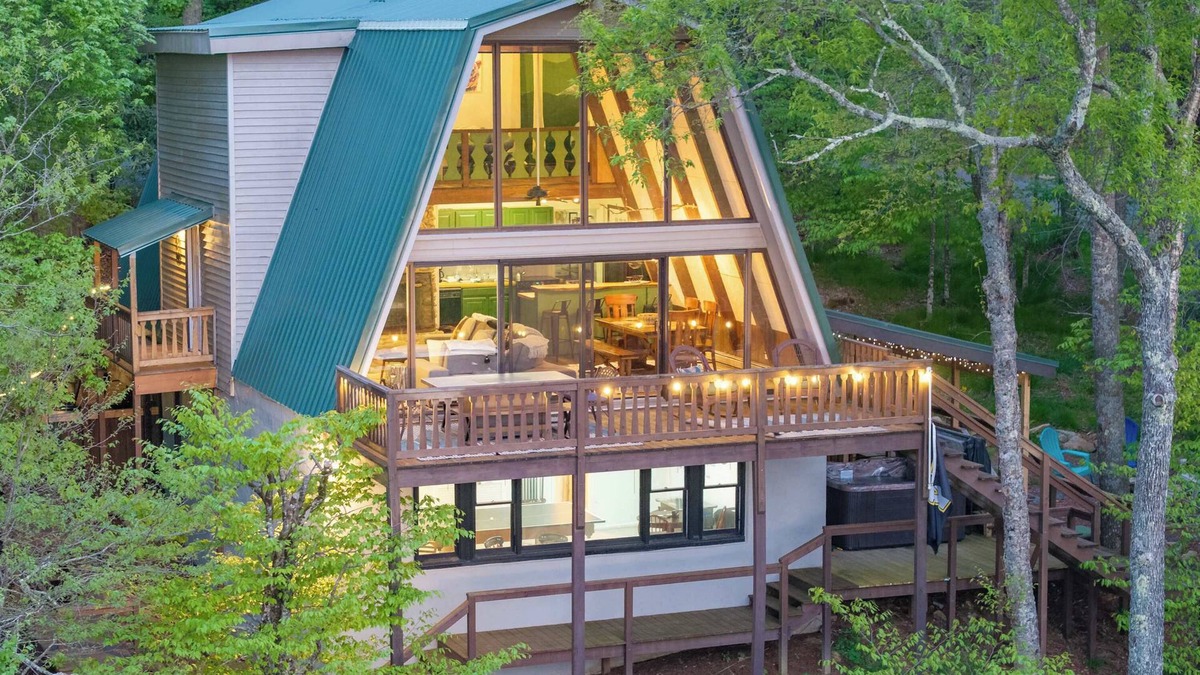 Beech Mountain Cabin | Press Pause | Hot Tub + Epic Mountain Views