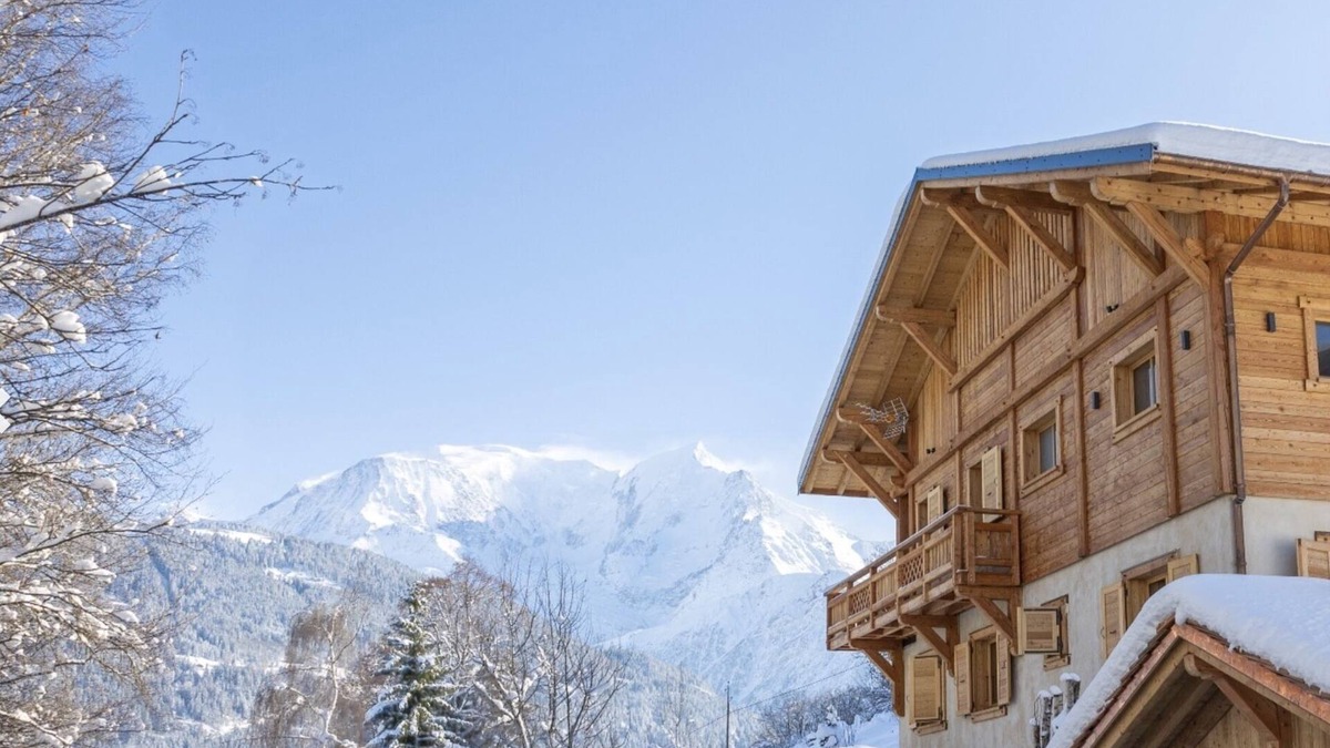 Saint-Gervais-les-Bains Ski Chalet | Prestige Chalet Saint Gervais Montblanc View Cinema room and games room