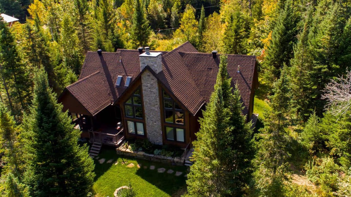 St-Adolphe-d'Howard House | Prestige In Nature | A/C | Hot tub | Terrace+BBQ | Fast Wifi | firepit and games